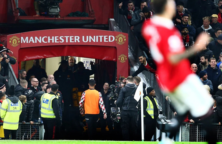 Ronaldo và hàng loạt scandal ở MU: Cái tôi quá lớn của ngôi sao bị cô lập - 2