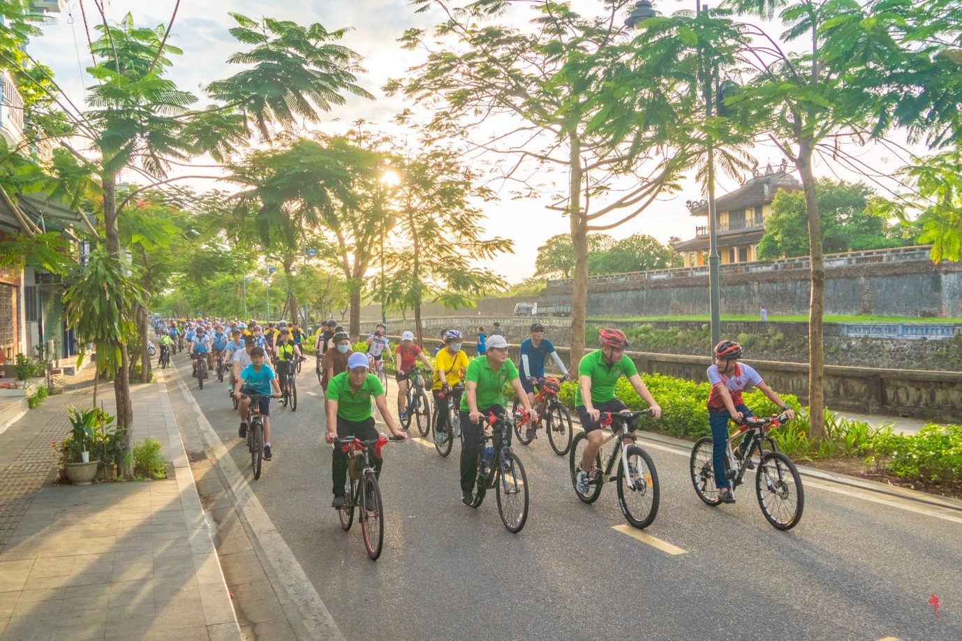 Hơn 500 người dân tham gia diễu hành bằng xe đạp mô tô nhân kỉ niệm 304