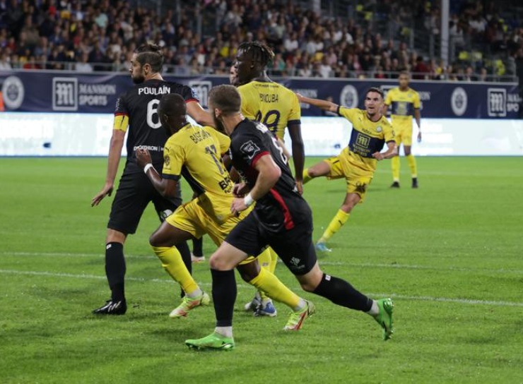 Kết quả bóng đá Pau FC - Nimes: Sút xa ghi bàn đẳng cấp, Quang Hải nỗ lực (Ligue 2) - 1