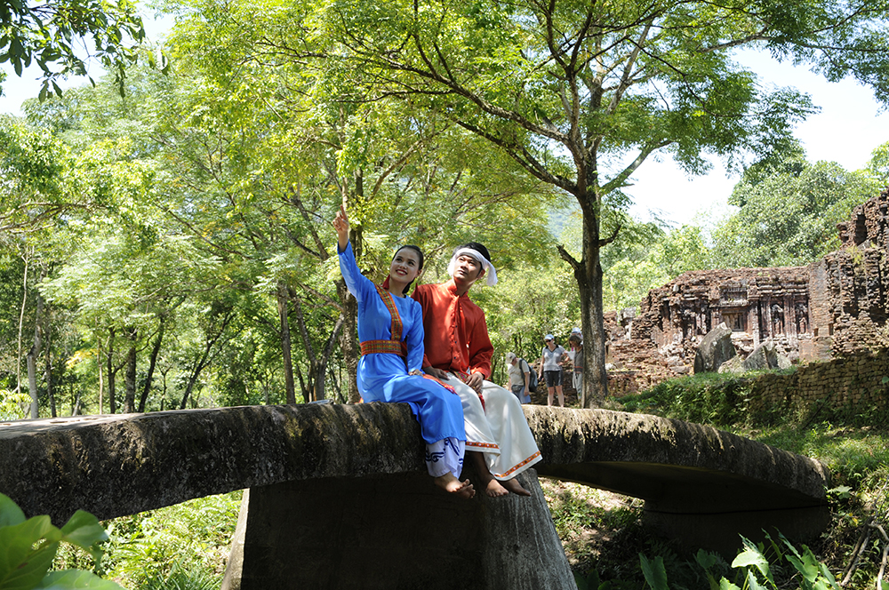 Ngắm tháp cổ ngàn năm rêu phong, không thua gì Ankor Wat - 2