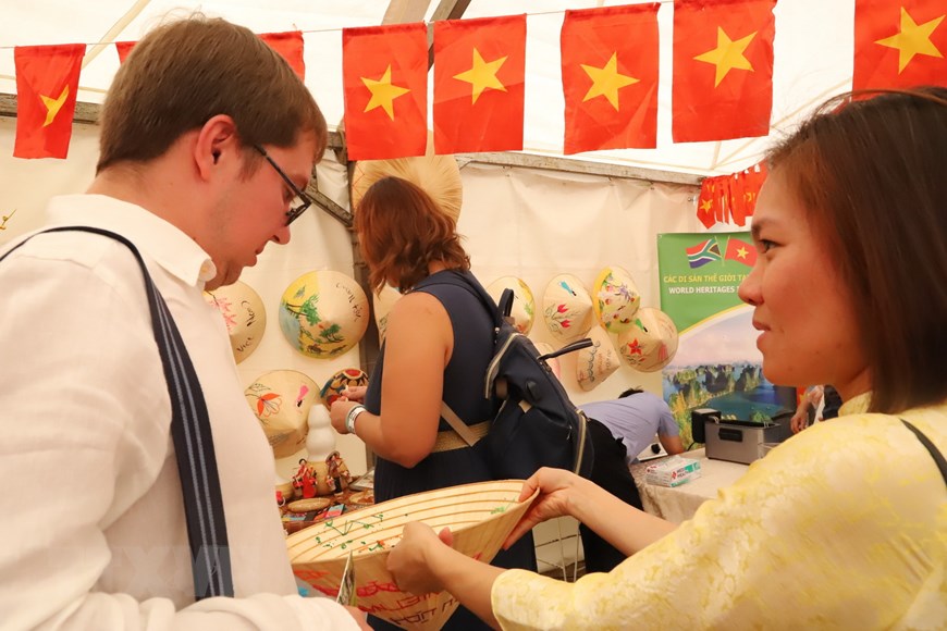 Ẩm thực và văn hóa Việt Nam hút khách tại Hội chợ ngoại giao Nam Phi - 6
