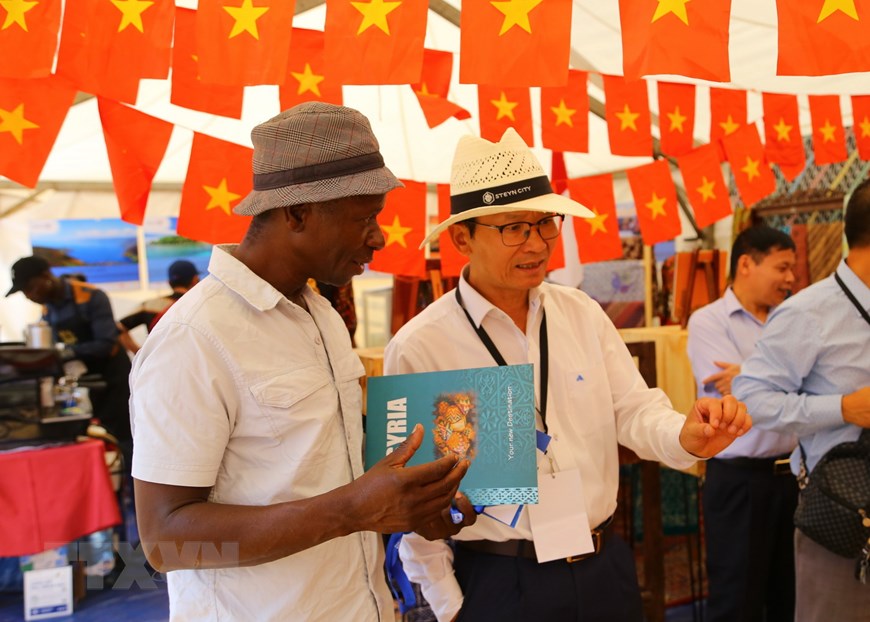 Ẩm thực và văn hóa Việt Nam hút khách tại Hội chợ ngoại giao Nam Phi - 1