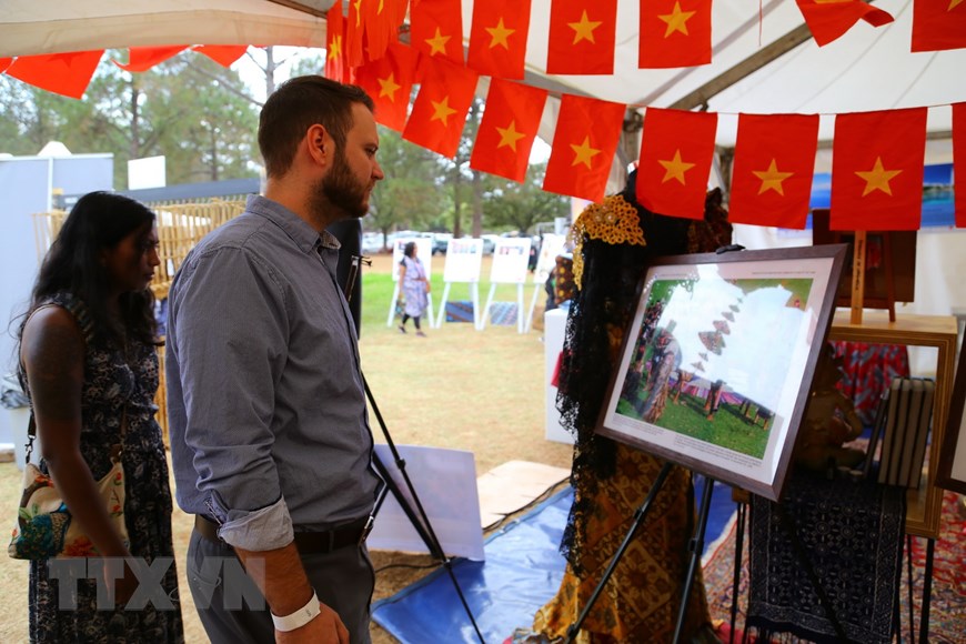 Ẩm thực và văn hóa Việt Nam hút khách tại Hội chợ ngoại giao Nam Phi - 2