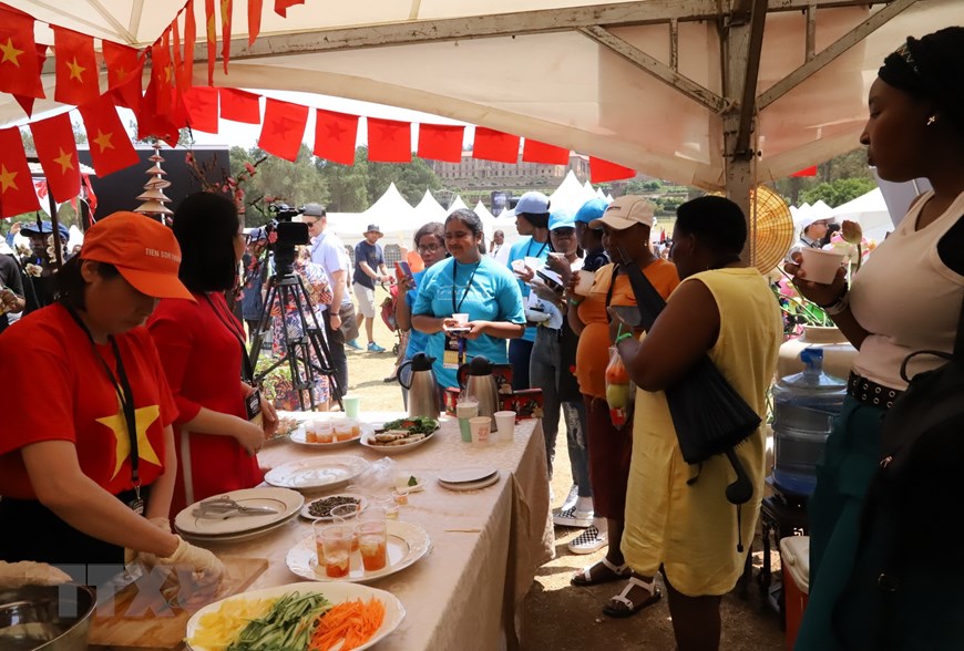 Ẩm thực và văn hóa Việt Nam hút khách tại Hội chợ ngoại giao Nam Phi - 5