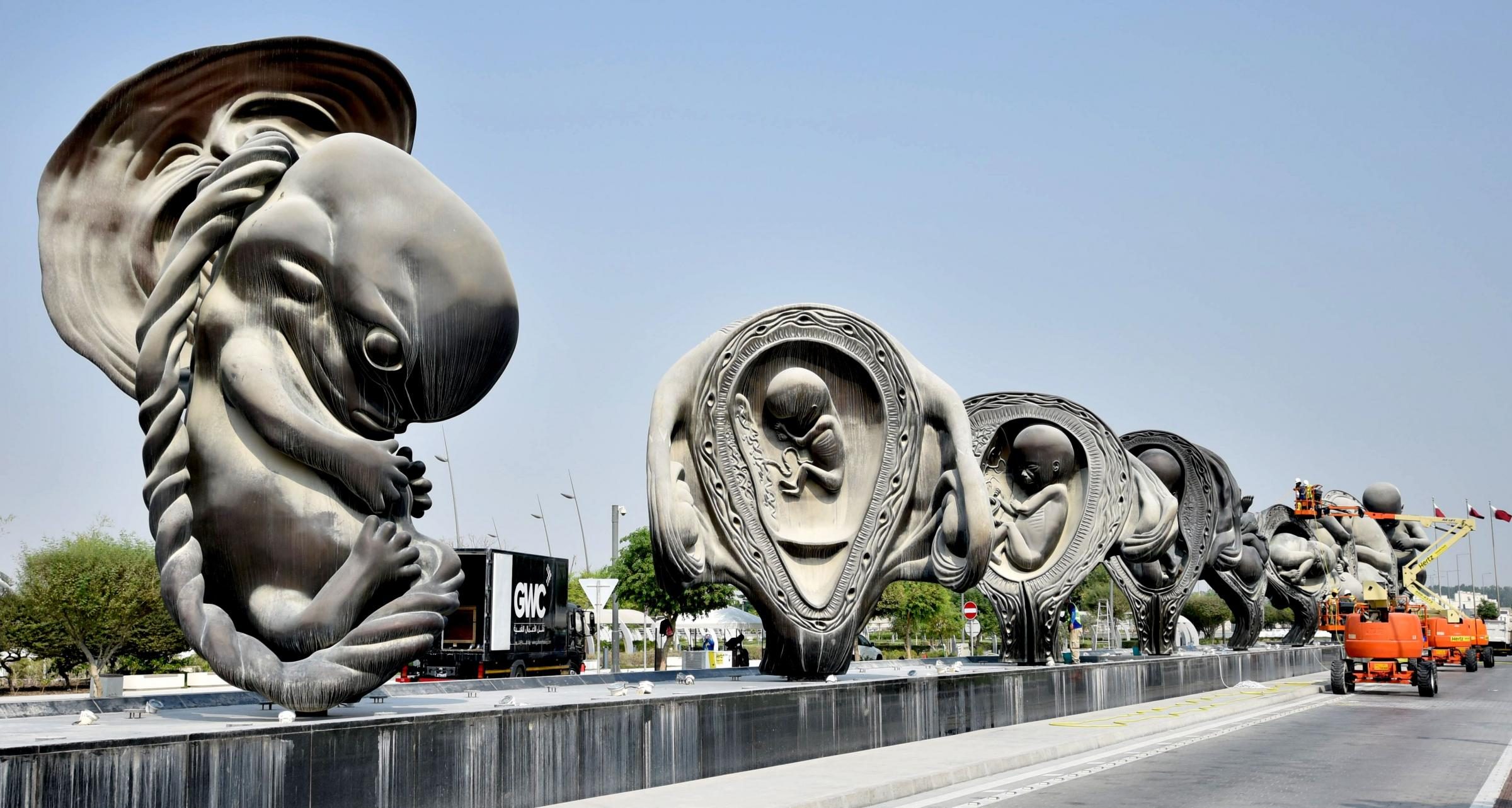 10 tượng điêu khắc nổi bật tại nơi diễn ra World Cup 2022 - 3