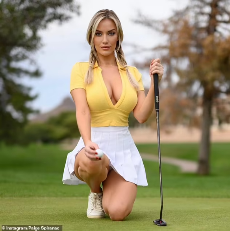 Nữ thần Golf &#34;quyến rũ nhất thế giới&#34; khoe bikini xanh mùa Halloween - 4