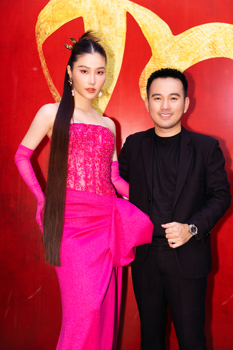 Giai nhân diện tone hồng đổ bộ show “AN” của Lê Thanh Hòa - 1