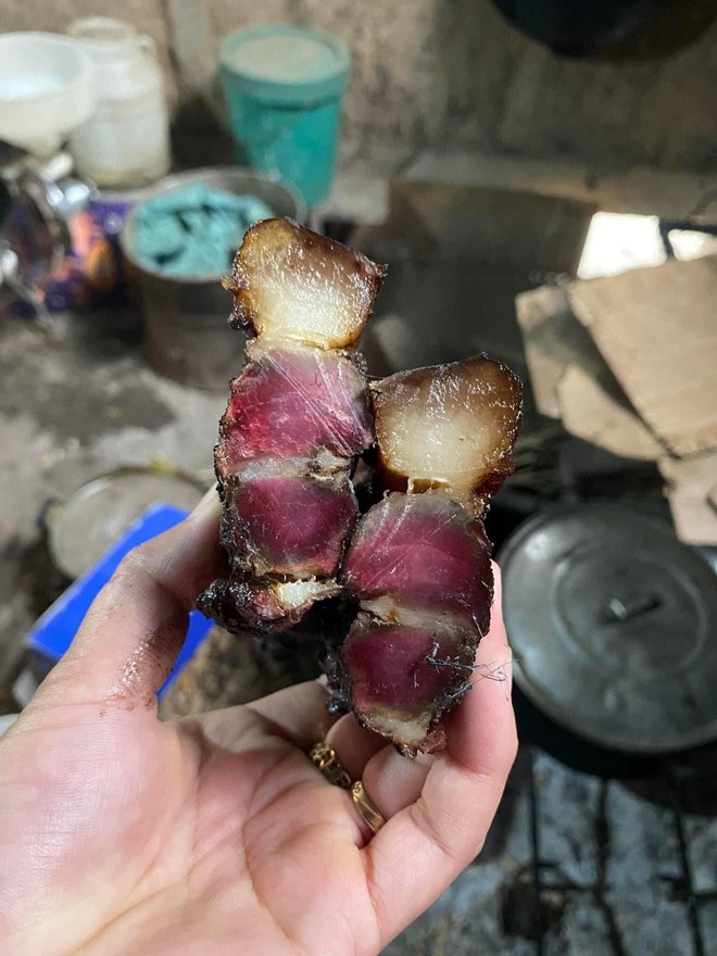 Thịt treo gác bếp - đặc sản “độc, lạ” của vùng cao - 3