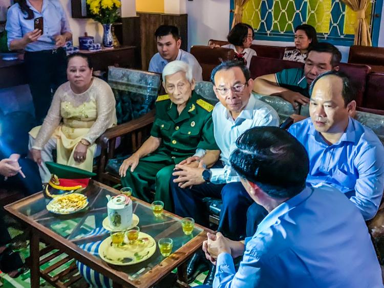 Bí thư Thành ủy TP.HCM Nguyễn Văn Nên trải nghiệm tour “Biệt động Sài Gòn“