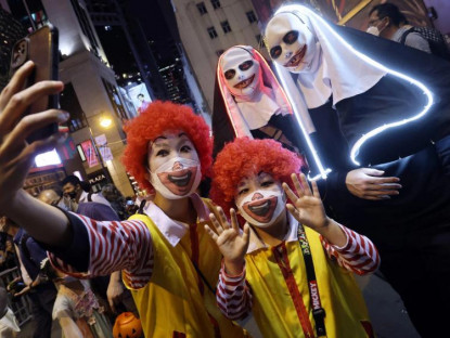 Lễ hội - Giới trẻ thế giới đổ ra đường hóa trang độc đáo dịp Halloween