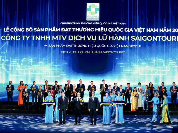 Công ty Dịch vụ lữ hành Saigontourist nhận biểu trưng Thương hiệu quốc gia lần thứ 8
