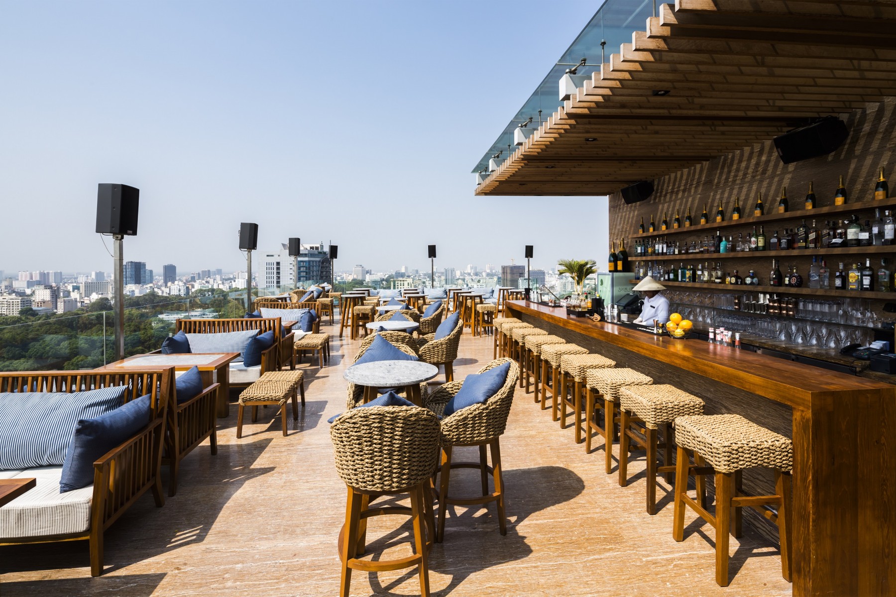 5 nhà hàng, quán bar Sài Gòn có “view” hồ bơi sang chảnh - 7