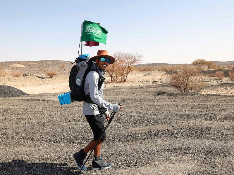 Đi bộ 55 ngày, vượt 1.600 km tới Qatar xem World Cup - 1