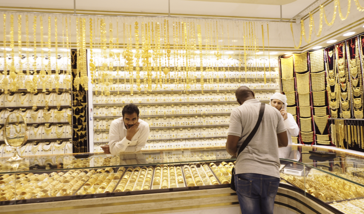Du khách Việt khám phá chợ vàng ở Dubai - 4