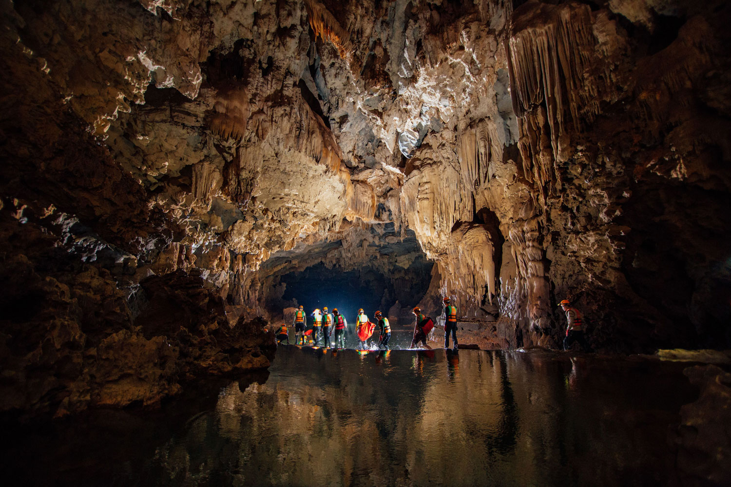 3 hang động đẹp nao lòng lại không khó chinh phục ở Quảng Bình - 10