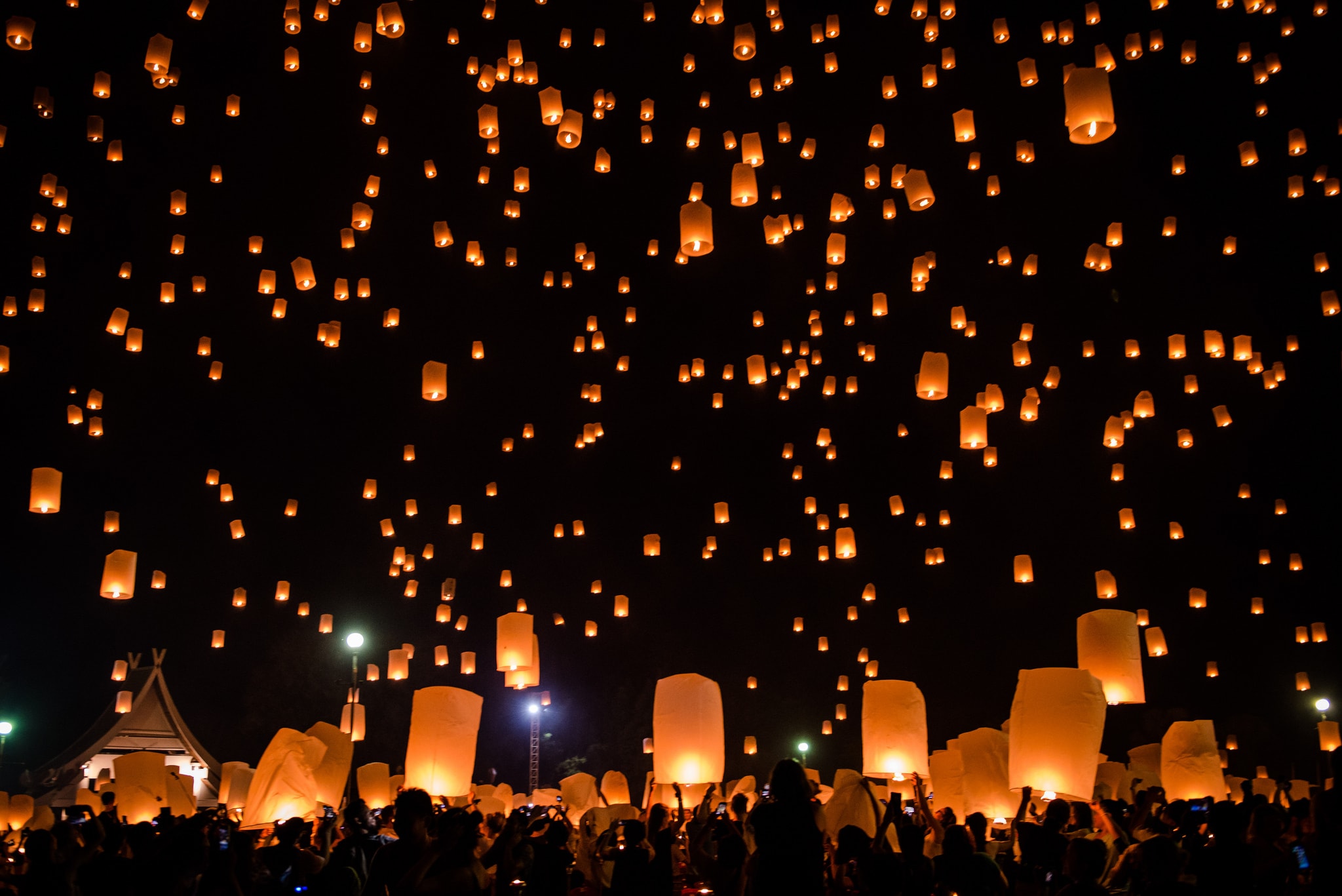 Lễ hội đèn lồng tuyệt đẹp không thể bỏ lỡ tại Chiang Mai - 2