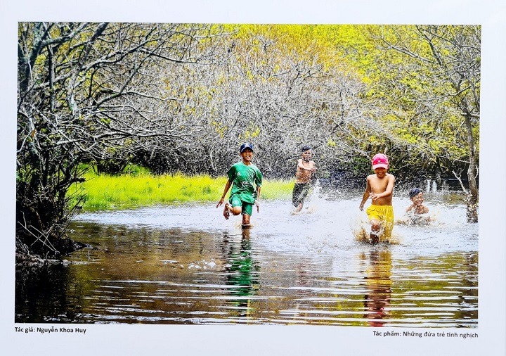 Đến Huế xem triển lãm ảnh "Rú Chá - Cồn Tè, Sắc màu sông nước" - 14