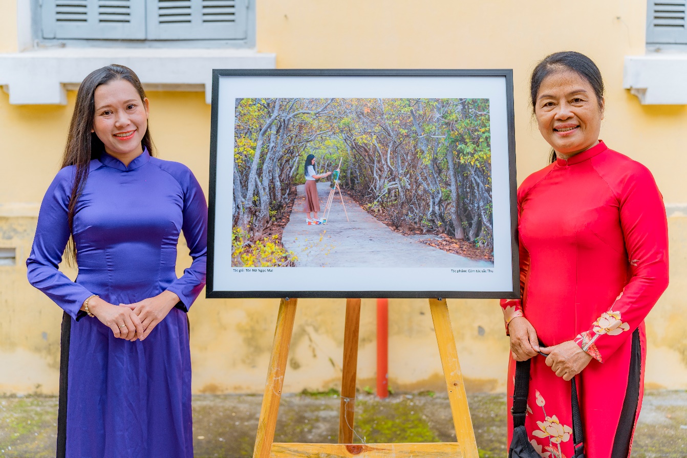 Đến Huế xem triển lãm ảnh "Rú Chá - Cồn Tè, Sắc màu sông nước" - 16