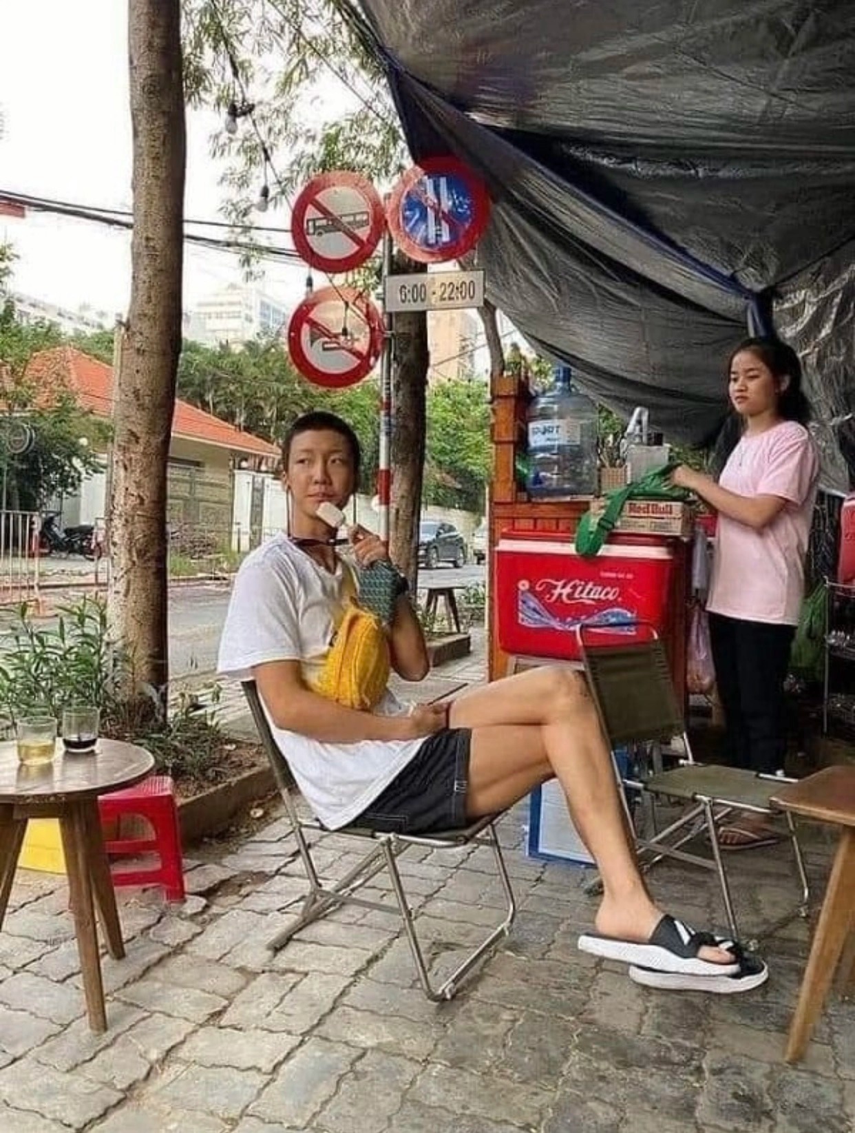 Quán nem ở Hà Nội được WINNER ghé ăn bất ngờ gây sốt bởi tấm biển kỷ niệm, ai xem xong cũng phải bật cười - 17