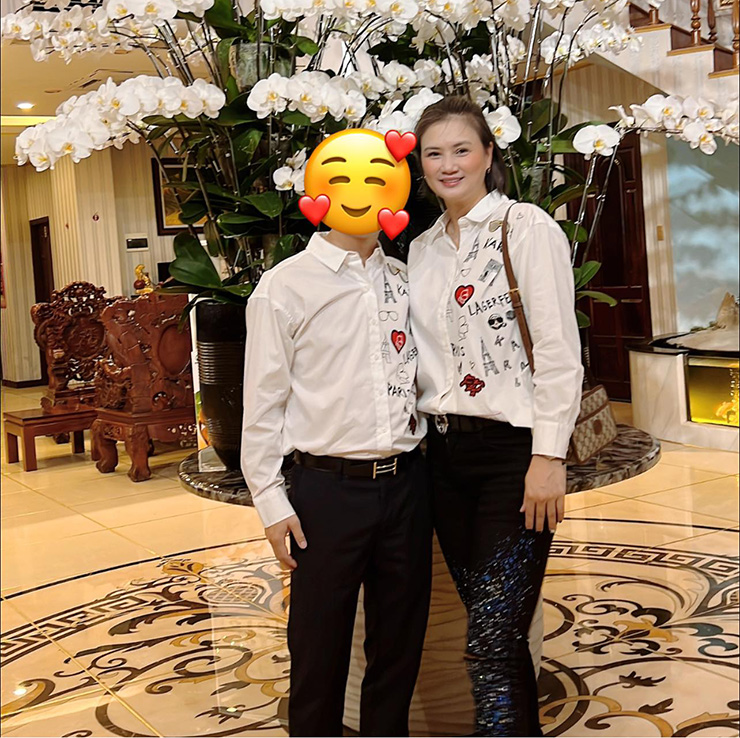 Người đẹp bóng chuyền Kim Huệ &#34;tìm được người thương&#34;, Thanh Thúy tung ảnh “đốn tim” - 1