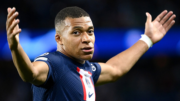 Tin mới nhất bóng đá tối 15/11: Huyền thoại MU Neville lên tiếng đáp trả Ronaldo - 2