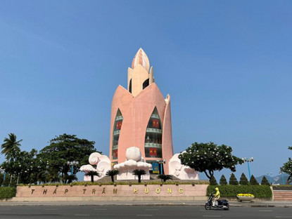 Chuyển động - Tháp Trần Hương tạo điểm nhấn về đêm cho Nha Trang
