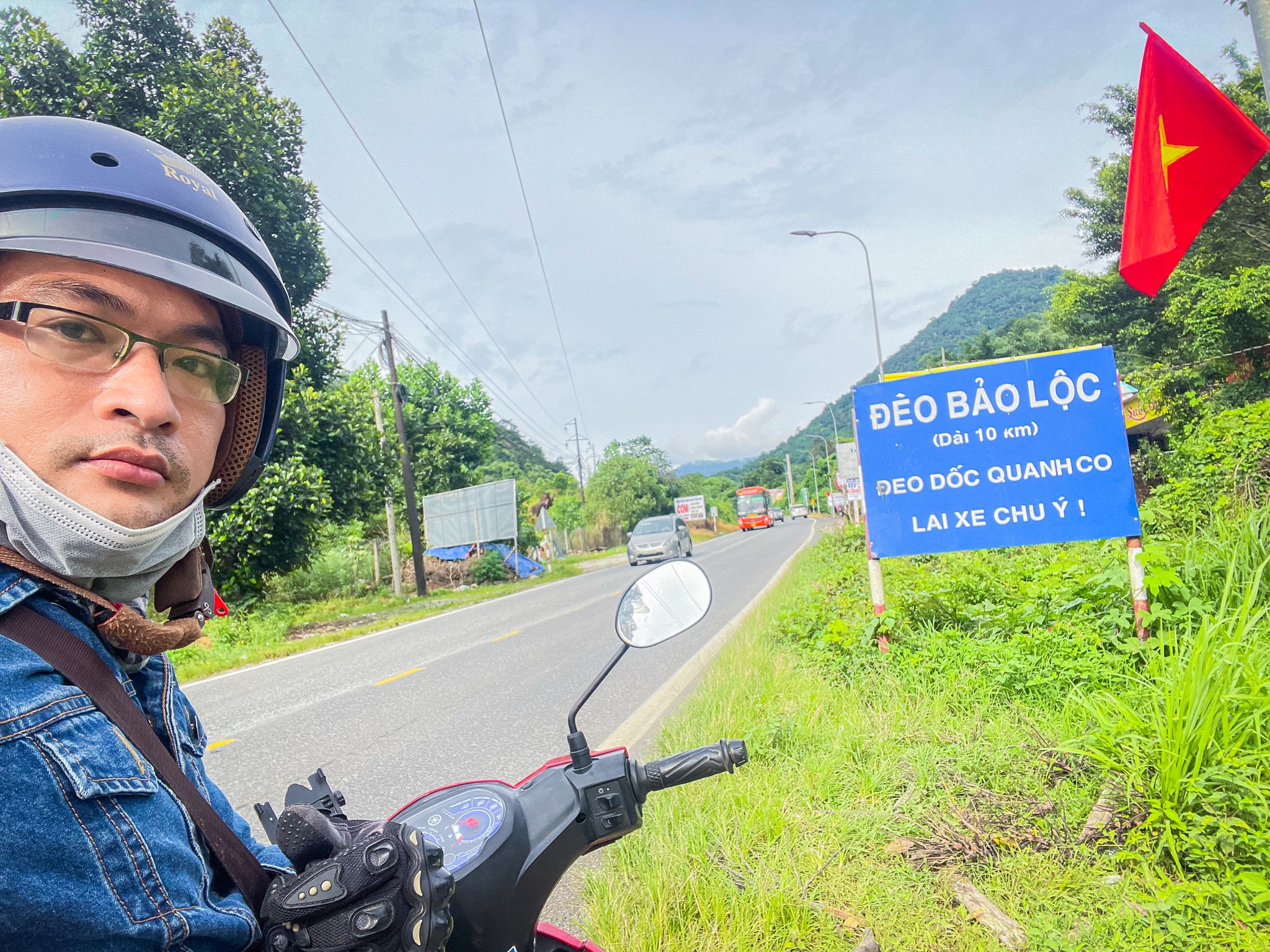 Chàng trai Nghệ An đi xe máy xuyên 3 nước Đông Dương - 4