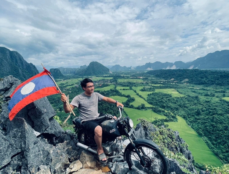 Chàng trai Nghệ An đi xe máy xuyên 3 nước Đông Dương