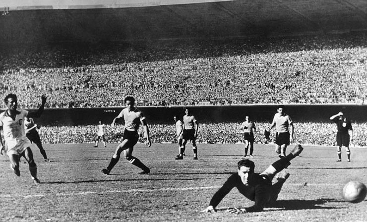 World Cup và những trận đấu sốc nhất: Fan quá choáng, tự tử luôn trong sân - 5