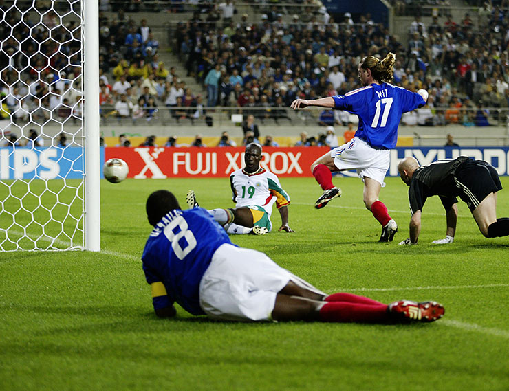 World Cup và những trận đấu sốc nhất: Fan quá choáng, tự tử luôn trong sân - 1