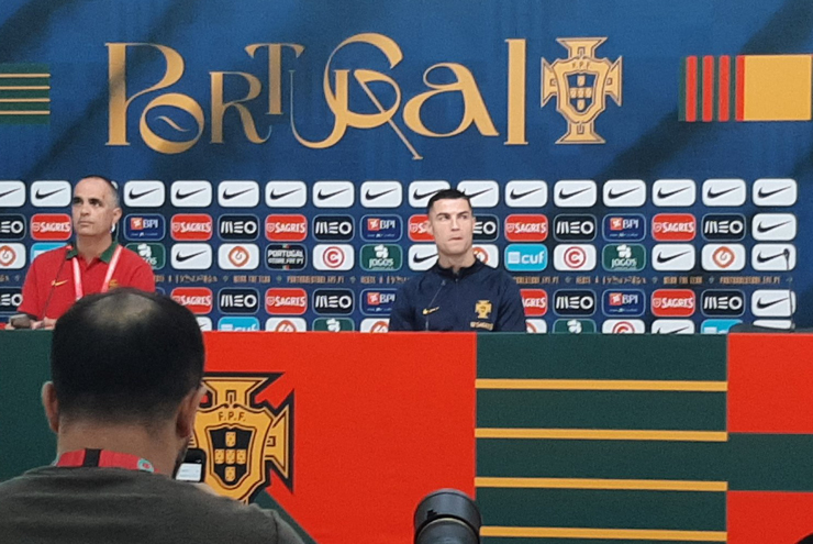 Ronaldo bất ngờ dự họp báo: Trải lòng về World Cup & bài phỏng vấn gây sốc - 1
