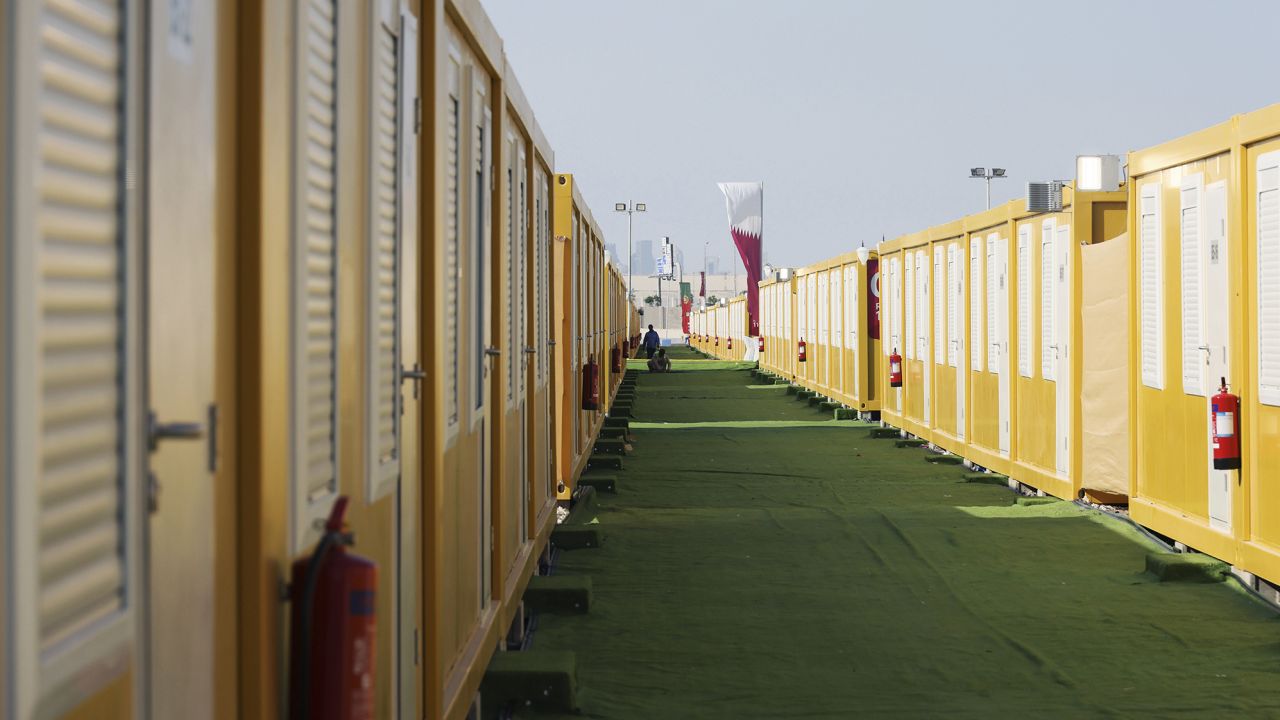 Người hâm mộ World Cup khổ sở vì chỗ ở trên sa mạc, container - 1