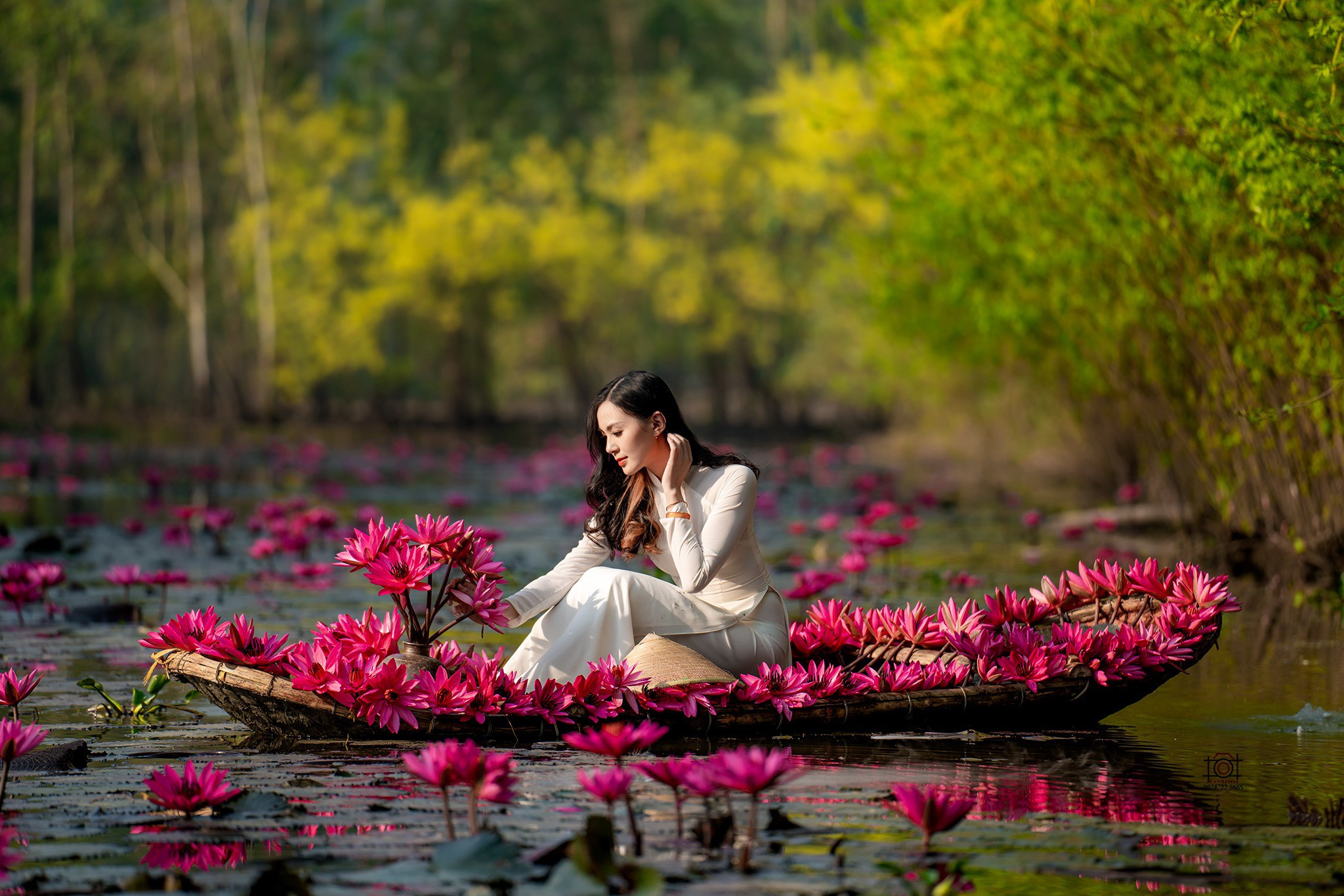 Tới chùa Hương ngắm thiếu nữ rạng ngời bên dòng suối 'nở hoa' - 3