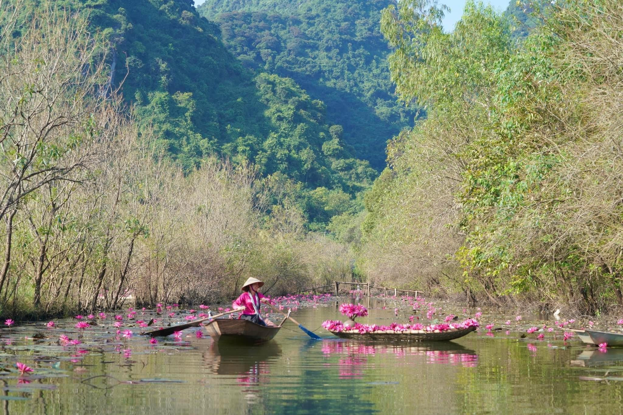 Tới chùa Hương ngắm thiếu nữ rạng ngời bên dòng suối 'nở hoa' - 8