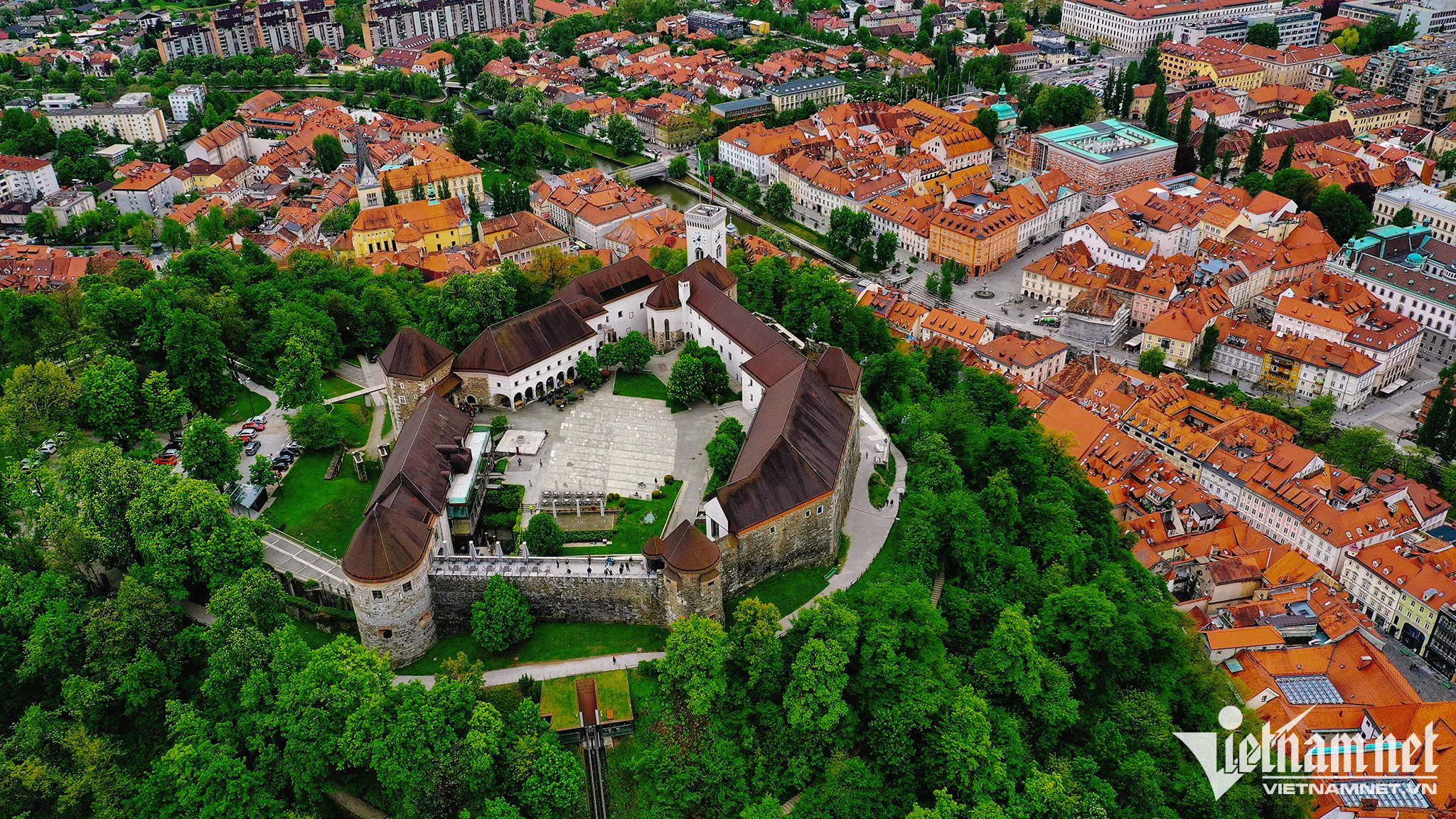 Mê mẩn với cảnh sắc thị trấn cổ Bled ở Slovenia - 3
