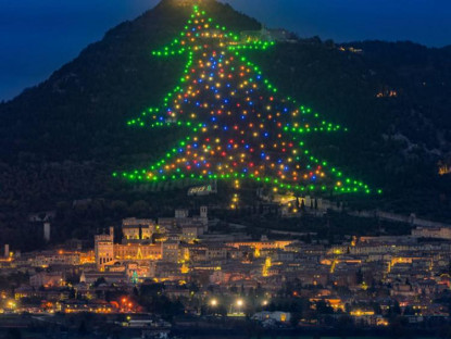 Chuyện hay - Cây thông Noel lớn nhất thế giới sắp được thắp sáng