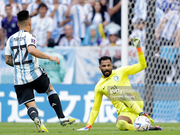 Thủ môn Saudi Arabia vượt Messi nhận giải thưởng, lập kỷ lục đáng nhớ - 1