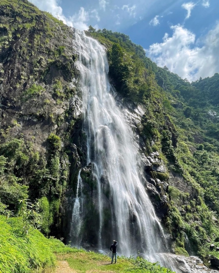 Ngọn thác hoang sơ gắn với truyền thuyết tình yêu vang vọng núi rừng Lai Châu - 1