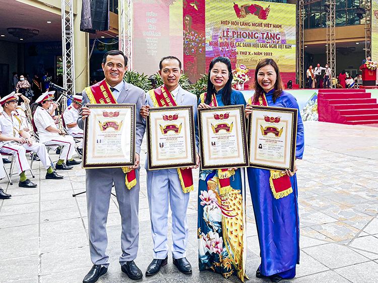 Thành viên Hội Đầu bếp Sài Gòn nhận danh hiệu nghệ nhân
