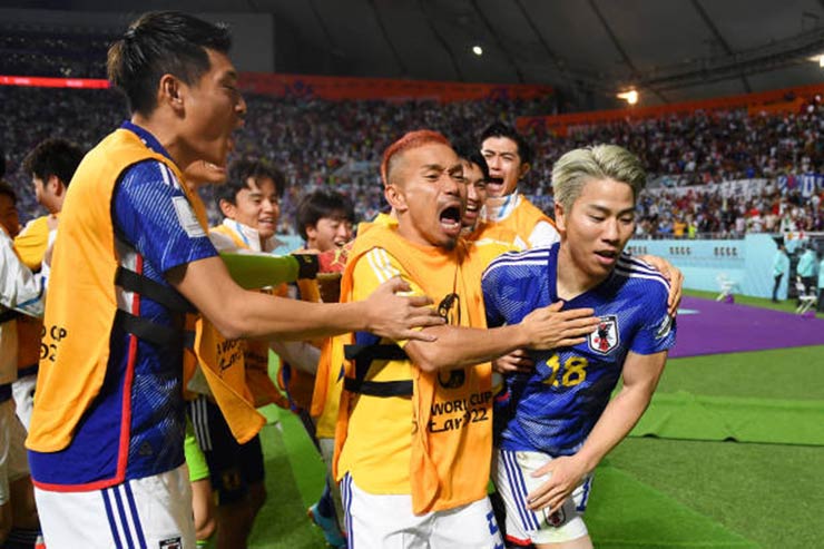Choáng váng Nhật Bản ngược dòng trước Đức, thêm địa chấn World Cup - 1