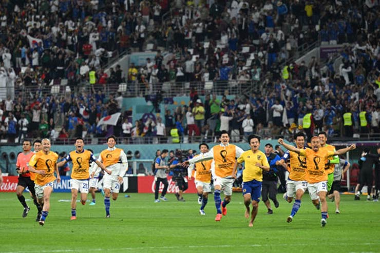 Choáng váng Nhật Bản ngược dòng trước Đức, thêm địa chấn World Cup - 10