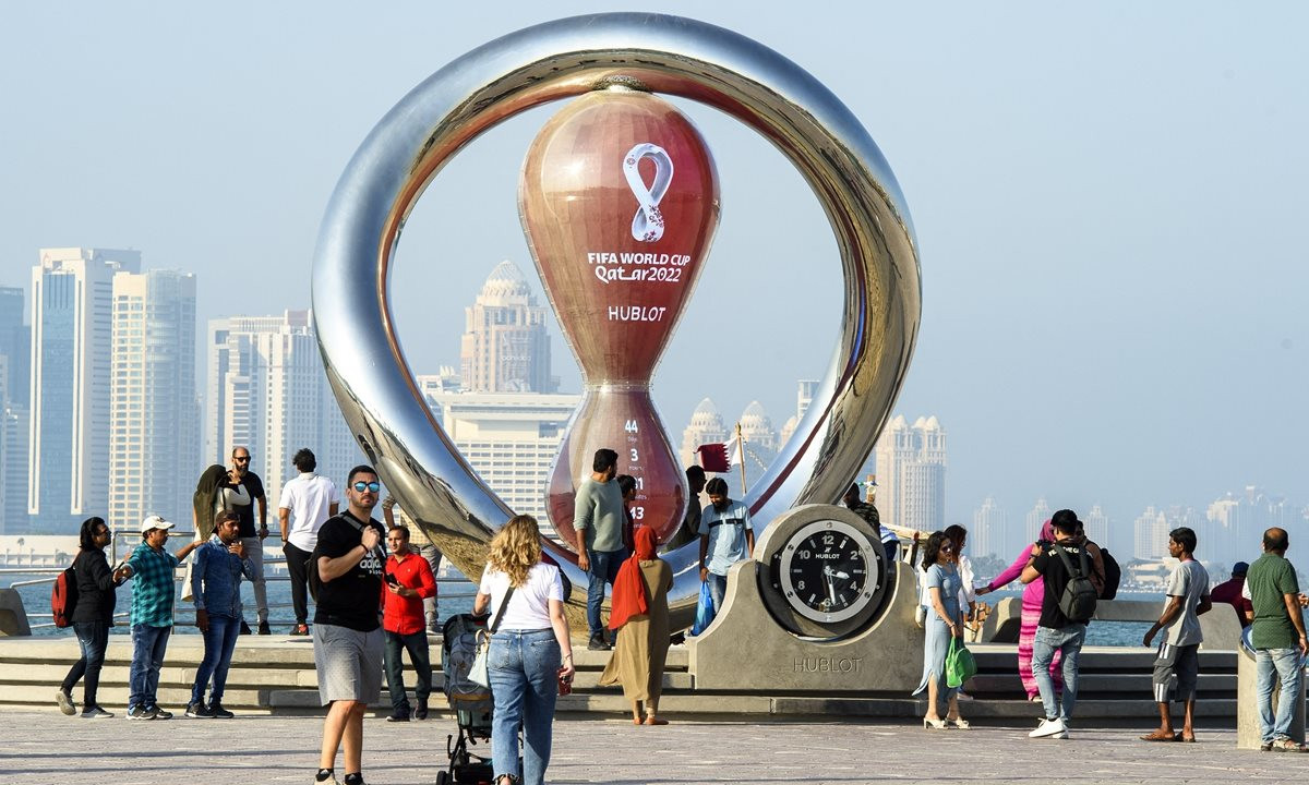 Sức nóng World Cup khiến phòng trọ ở Qatar sớm 'cháy hàng' - 1