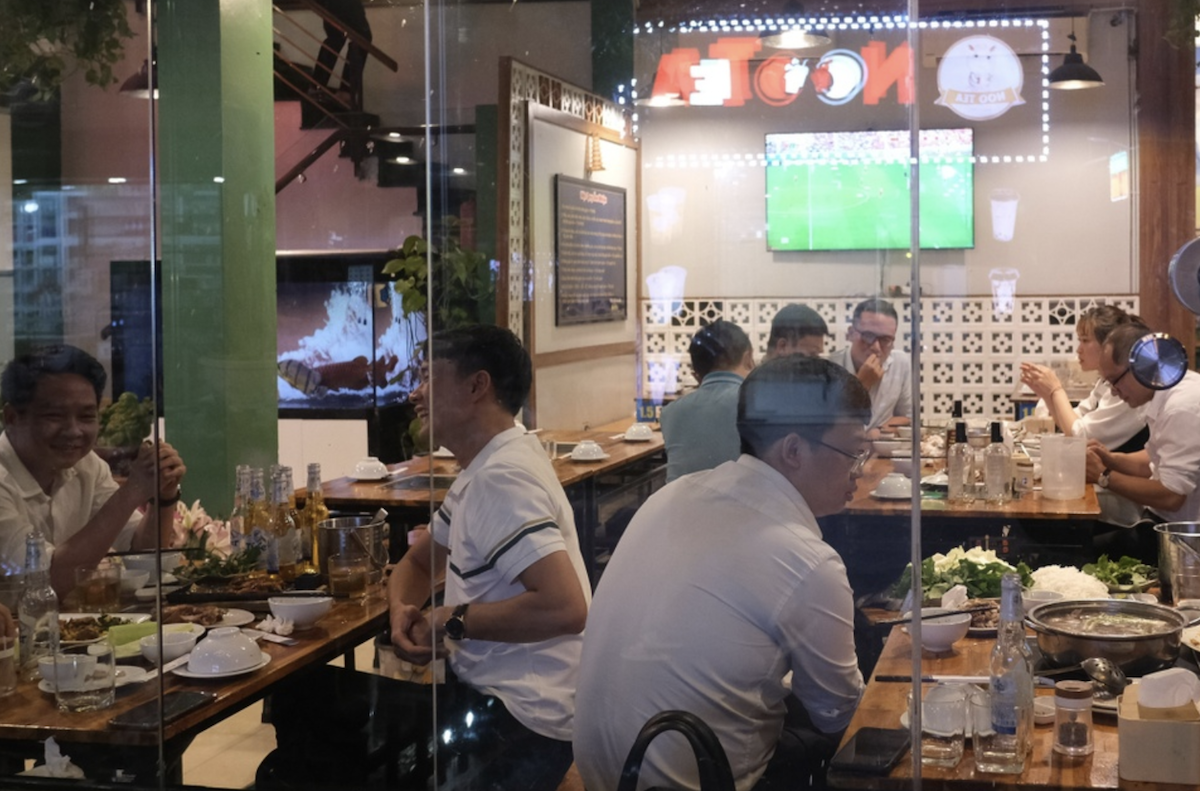 Quán nhậu ngày đầu World Cup chưa đông như khi ĐT Việt Nam đá - 1