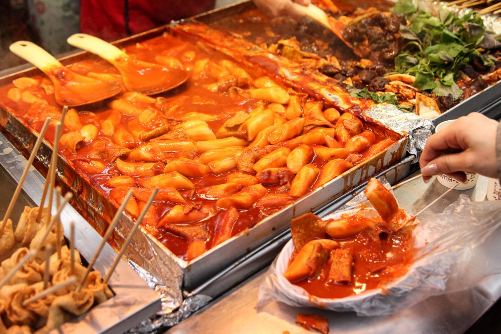 Những món ăn mùa đông nóng hổi 'vừa thổi vừa ăn' trên đường phố Hàn Quốc - 4