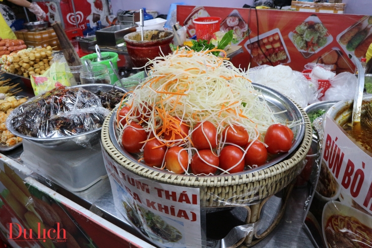 Hàng trăm món ngon Lào, Thái Lan... "có mặt" tại đường Lê Lợi - 5