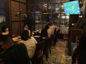  - Quán nhậu ngày đầu World Cup chưa đông như khi ĐT Việt Nam đá