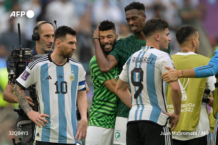 Argentina thua đau vì VAR sai, FIFA có muốn Messi bị loại sớm? - 2