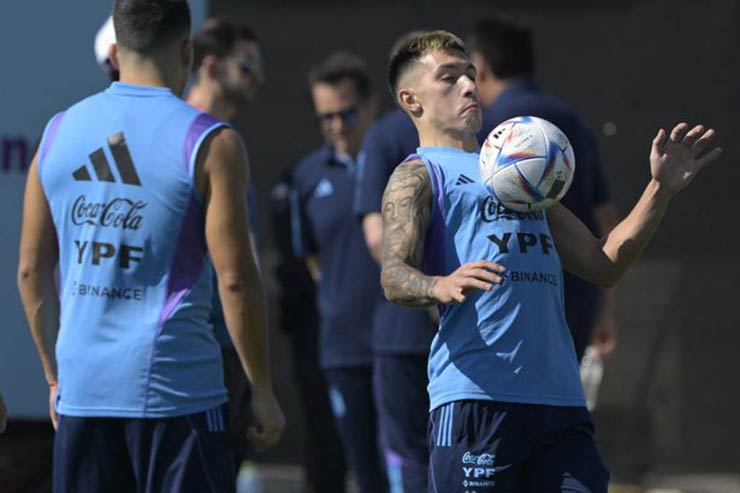 Tin nóng World Cup tối 25/11: Lisandro Martinez sắp đá chính cho Argentina - 1