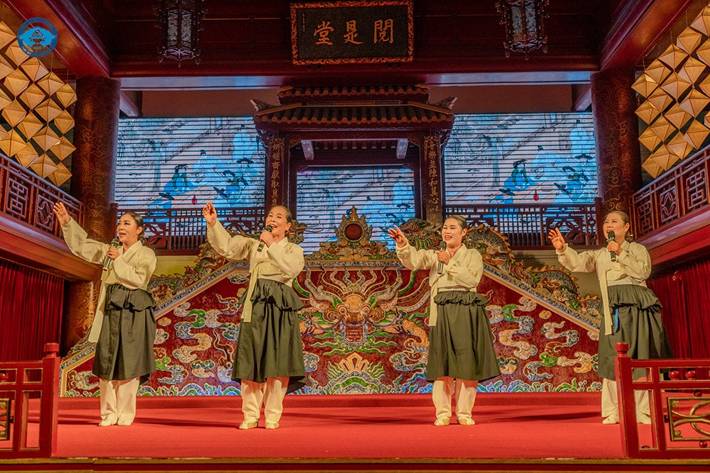 Người Hàn Quốc mang múa truyền thống đến Huế - 5