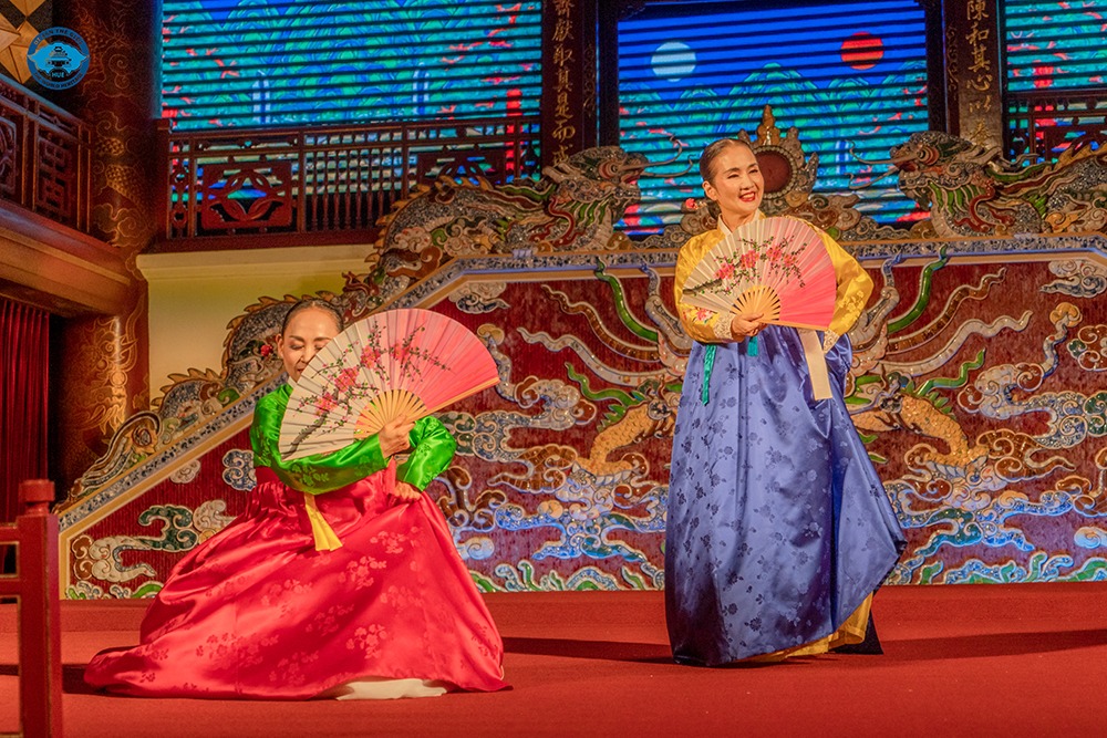 Người Hàn Quốc mang múa truyền thống đến Huế - 6